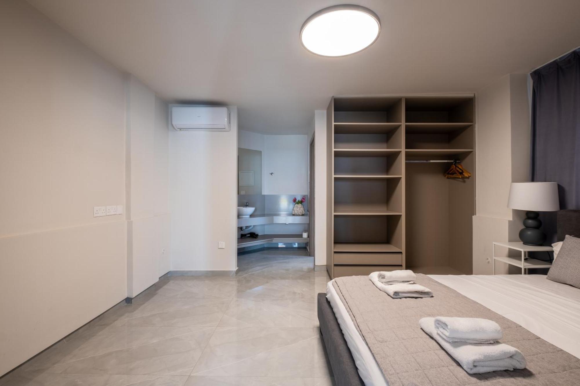 Georgiana Suites ラルナカ 部屋 写真