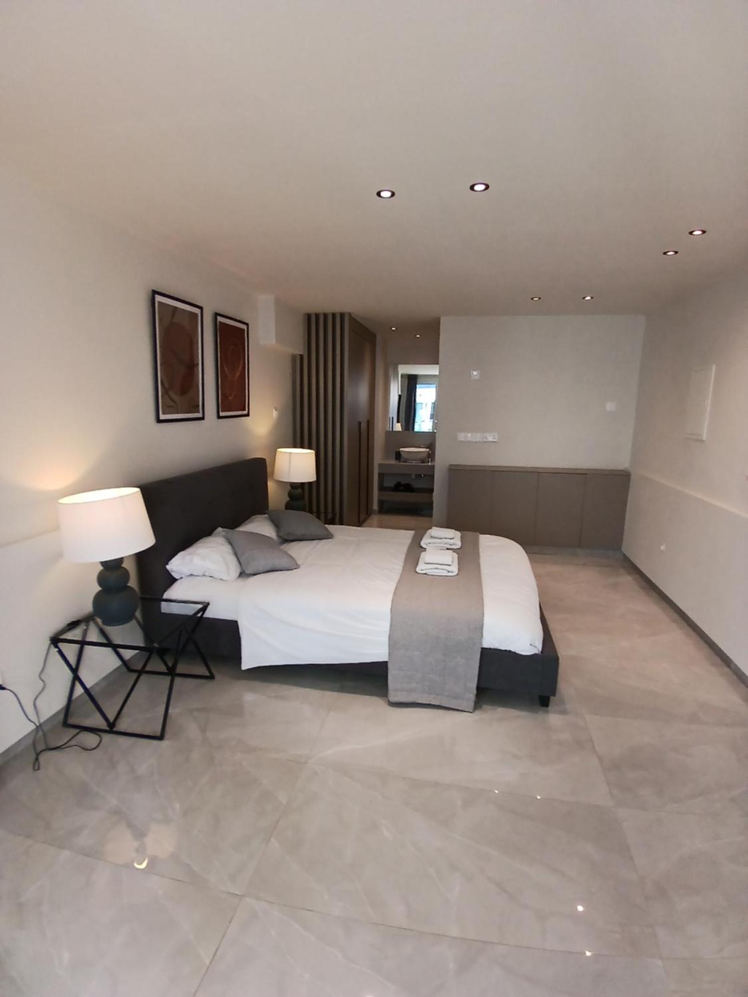 Georgiana Suites ラルナカ 部屋 写真